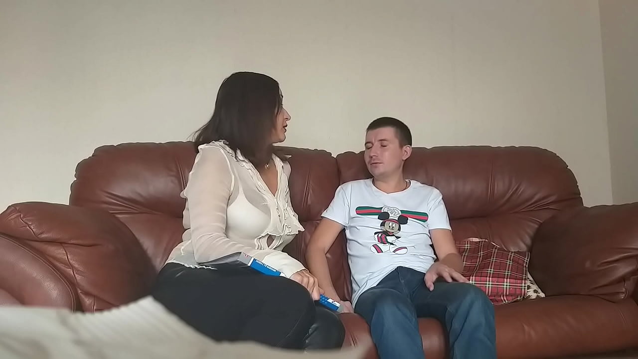 Сором'язлива студентка трахнула ненаситну вчительку (міф Аліна Туманова)